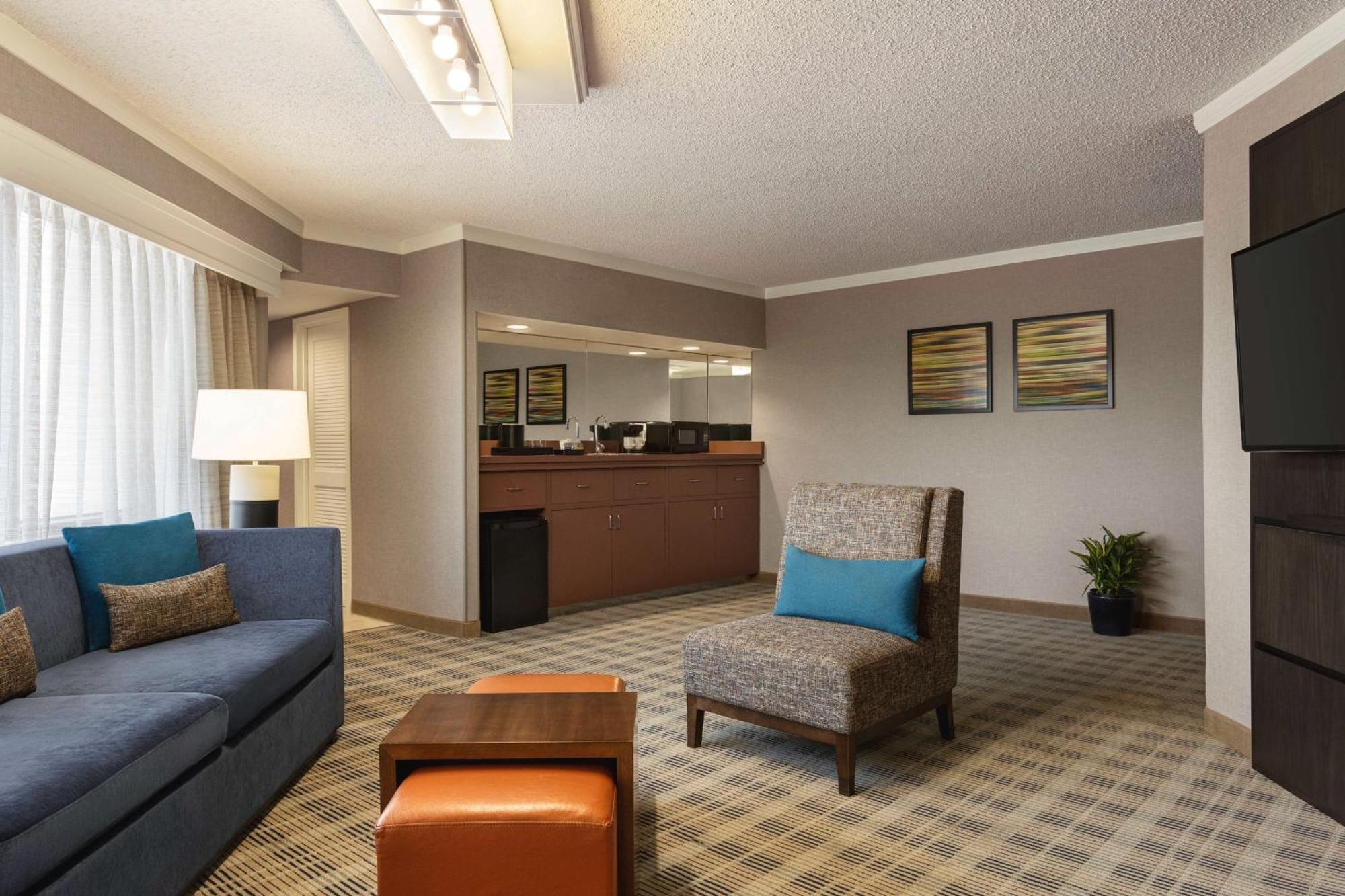 Embassy Suites By Hilton Kansas City Overland Park Exteriér fotografie